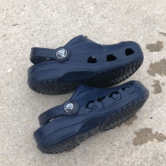 Toddler navy blue crocs with strap - Picture 2 of 7